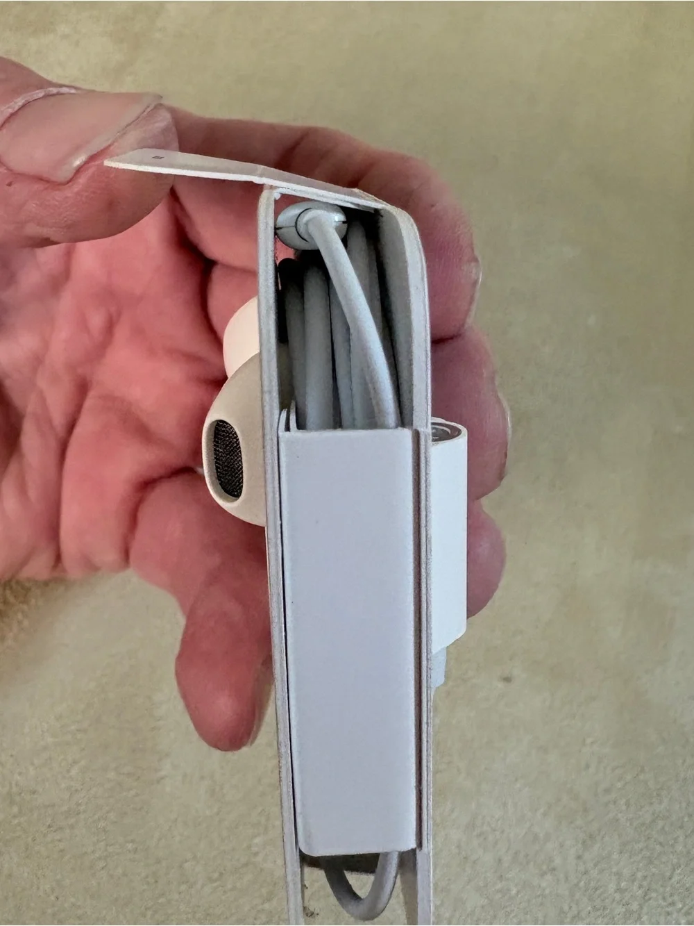 Apple White Lightning to 3.5mm Headphone Adapter and earbuds